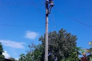 Donación en Instalación de Lamparas - Comunidad Monte Abajo